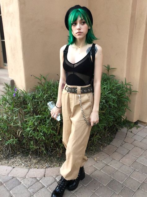 Kailee Morgue ✖️❤︎<☹☻3♡★ Kailee Morgue Hair, Kailee Morgue Green Hair, Outfits With Green Hair, Green Hair Outfit Ideas, Green Hair Outfit, Kailee Morgue, Black And Green Hair, Green Hair Girl, Republic Records