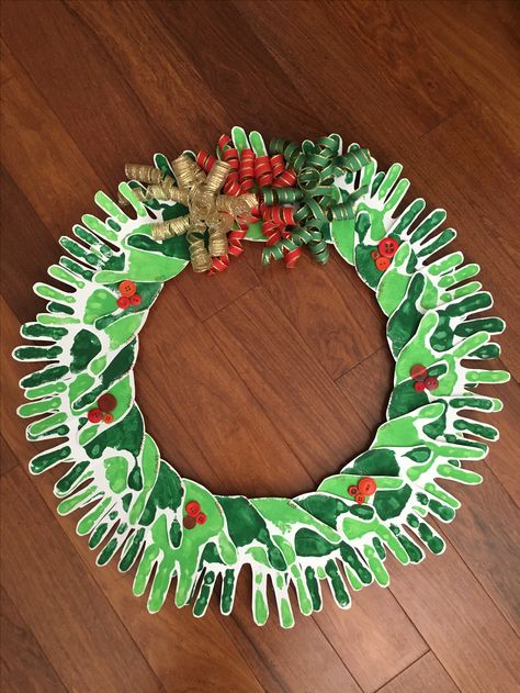 Christmas Preschool Decorations, Preschool Present Craft, Class Wreath Ideas, Wreath Crafts Preschool, Hand Christmas Wreath, Elf Christmas Crafts For Kids, Christmas Craft Prek, Christmas Wreaths Diy Kids, Classroom Door Christmas Wreath