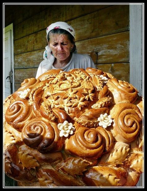 A beautiful Polish Wedding cake is a bread that is symbolic for bride & groom to never being hungry. #traditionalweddingcake #traditional #wedding #cake #thoughts Polish People, Polish Wedding, Polish Traditions, Bread At Home, Bread Art, Traditional Wedding Cake, Tuna Recipes, Polish Recipes, Thermomix Recipes