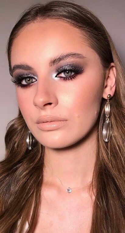 Makeup Makeup For Grey Dress, Cake Makeup, Face Cake, Mack Up, Fashion Outfits Dresses, Smoky Eyes, Outfits Dresses, Gold Beauty, Makeup Looks For Brown Eyes