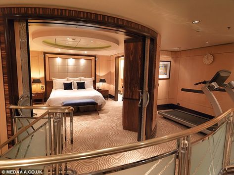 World’s Most Luxurious Cabins on Board the Cunard Line’s Queen Mary 2 Carnival Conquest Cruise, Cruise Ships Interior, Carnival Valor, Carnival Conquest, Carnival Ships, Carnival Vista, Best Cruise Ships, Luxury Cruise Ship, Cunard Line