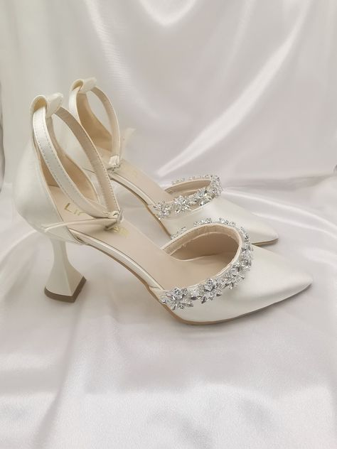 Women's, ivory white, Stone Detail, Comfortable 7 cm block heel Stiletto Bridal Shoes Wedding Shoes LNR16kt Wedding Shoes Ivory, Bride Heels, Off White Wedding Dresses, Cute High Heels, Wedding Shoes Bride, White Wedding Shoes, White Bride, Bridal Heels, Shoes Wedding