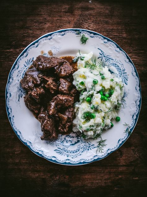 Traditional Norwegian beef stew and mashed potatoes bursting with peas, spring onions, and dill. Stew And Mashed Potatoes, Norwegian Cuisine, Nordic Diet, Wild Kitchen, Viking Food, Kitchen Nordic, Nordic Recipe, Chuck Steak, Beef Sauce