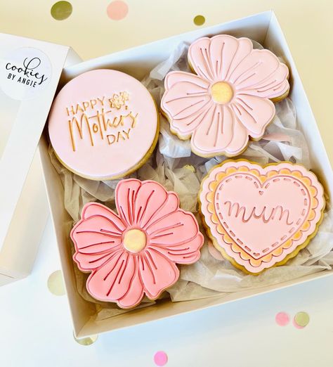 Mother Day Cookies Decorated, Mothers Day Cookies Royal Icing, Simple Mother’s Day Cookies, Mother’s Day Baking, Cookies For Mothers Day, Mother’s Day Cookies Decorated, Mother Day Cookies, Mother’s Day Sugar Cookies, Mother’s Day Treats