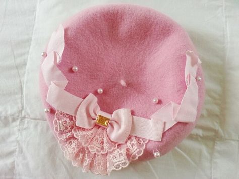 Angelic Pretty Royal Chocolate Beret in pink Pink Beret Aesthetic, Kawaii Beret, Beret Aesthetic, St Aesthetic, Japanese Fashion Harajuku, Pink Beret, Kawaii Harajuku, Pastel Outfit, Gyaru Fashion