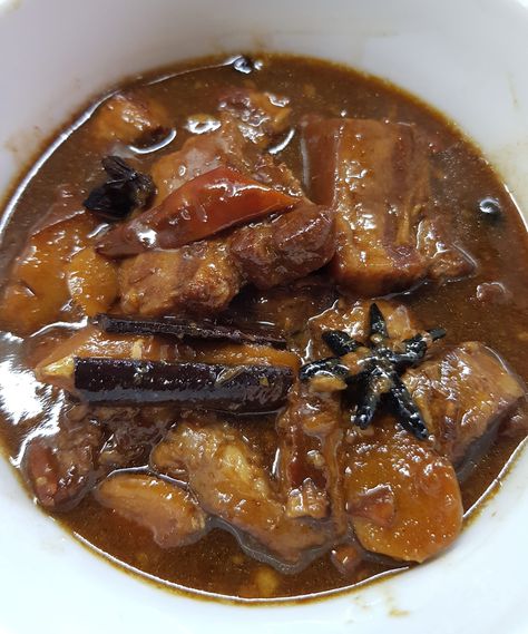 Pork Cubes Recipes, Brown Beans Recipe, Pig Feet Recipe, Pork Belly Recipes Crispy, Nyonya Food, Bowl Of Rice, Pork Adobo, Chinese Foods, Chinese Pork