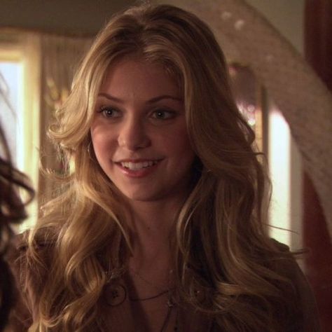 Jenny Gossip Girl, Jenny Humphrey Outfits, Gossip Girl Season 1, Blair And Serena, Jenny Humphrey, Taylor Momsen, Hot Anime, Girls Characters, I Love Girls