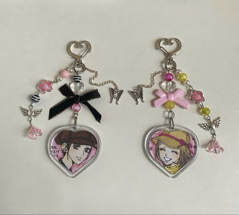 Pink And Black Matching Bracelets, Hachi Phone Charm Nana, Nana And Hachi Matching Bracelets, Matching Keychains Aesthetic, Cute Aesthetic Keychains, Cute Matching Keychains, Matching Bead Bracelets, Keychains Aesthetic, Nana Keychain