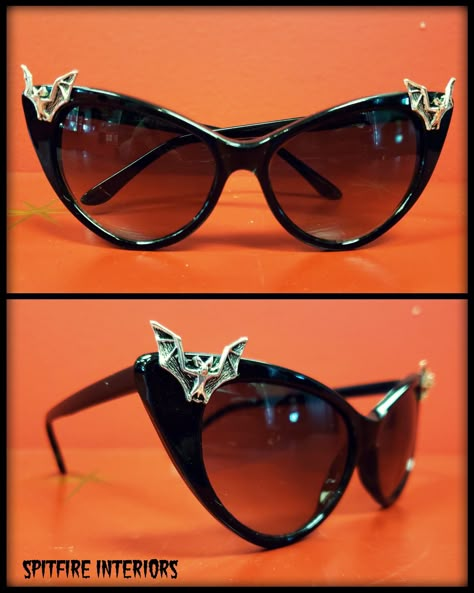 Goth Hairstyles, Catwoman Cosplay, Metal Bat, Cat Eye Sunnies, Goth Hair, Summer Goth, Goth Vintage, Big Sunglasses, Psychobilly