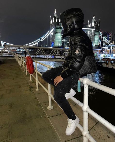 Trap Outfit Men, Moncler Jacket Outfit, Man Pp, Nike Tech Fleece Outfit Men, Nike Tech Tracksuit, Cross Body Bag Outfit, Drill Man, Aesthetic Photography People, Man Pictures