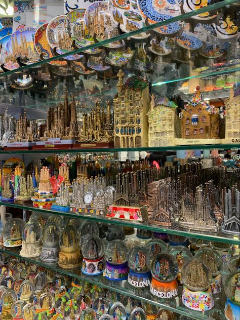 Souvenirs From Spain, Shopping In Spain, Europe Souvenirs, Barcelona Souvenirs, Barcelona Shopping, Spain Souvenirs, Barcelona Tourist, Barcelona Trip, Greece Gifts