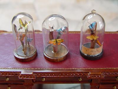 Mini Cloche Ideas, Fantasy Dollhouse, Mini Cloche, Miniature Artist, Hourglasses, Diy Doll Miniatures, All The Small Things, Leather Bound Books, Miniature Projects