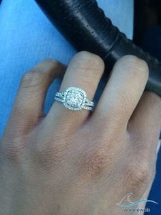 Engagement Rings. Se Big Wedding Rings, Neil Lane, Gorgeous Rings, Cushion Cut Engagement Ring, Wedding Rings Halo, Beautiful Wedding Rings, Wedding Rings Solitaire, Princess Cut Engagement Rings, Gorgeous Engagement Ring