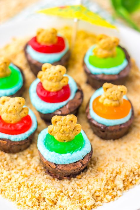 Beach Brownie Cups: A Delightful and Simple Recipe - Bite-Sized Bash Beach Dessert Ideas, Beach Dessert, Graham Cookies, Mini Pumpkin Cheesecake, Pumpkin Fudge, Cheesecake Parfaits, Parfait Desserts, Brownie Cups, Dessert Bites