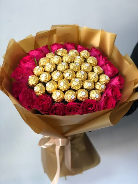 Ferrero Cake, Ferrero Rocher Bouquet, Graduation Flower Bouquet, Bouquet Valentines, Soap Roses, Chocolate Flowers Bouquet, Food Bouquet, Luxury Bouquet, Chocolate Bouquet Diy