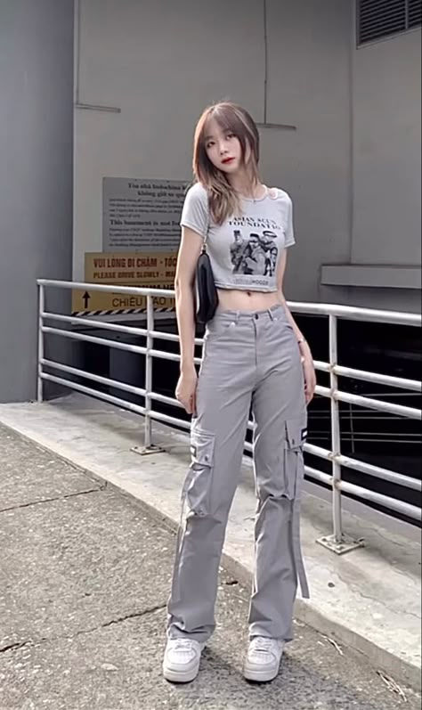 Baddie Korean Outfits, Korean Summer Fashion Street Style, 90s Fashion Outfits 1990s Style Vintage, K Fashion Summer, Kpop Summer Outfits, Korean Girl Body, Korean Outfits Street Styles, Korean Casual Outfits Street Styles, Korean Y2k Outfits