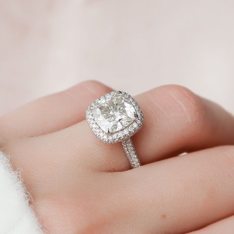 Cushion cut engagement