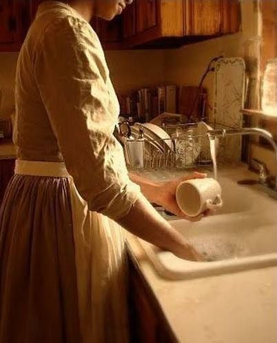 Washing Dishes Photography, Beth+ Core + Aesthetic, Washing Dishes Aesthetic, Homemaker Aesthetic, Homemaking Aesthetic, Hand Wash Dishes, Warm Kitchen, Working Hands, Living Vintage