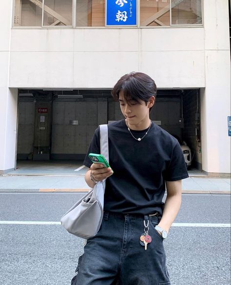 ig : k1mmg Insta Photo Ideas Black, Boyfriend Material Faceless, Faceless Pics, Photo Inspo Instagram, Korean Street Fashion Men, Guys Fashion Casual, Ootd Poses, Insta Aesthetic, Guy Fits