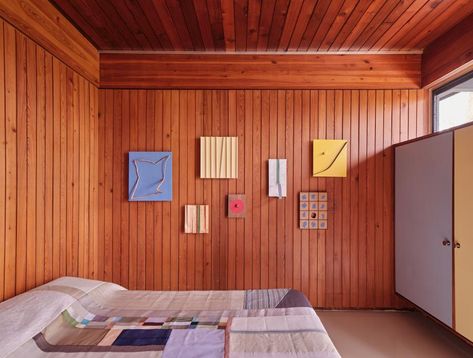 ‘At The Luss House’ celebrates the architecture of Gerald Luss House In The Field, Ranch House Renovation, Colour House, Cheviot Hills, House In New York, Art Arrangement, Light Structure, Inside A House, Modernist House