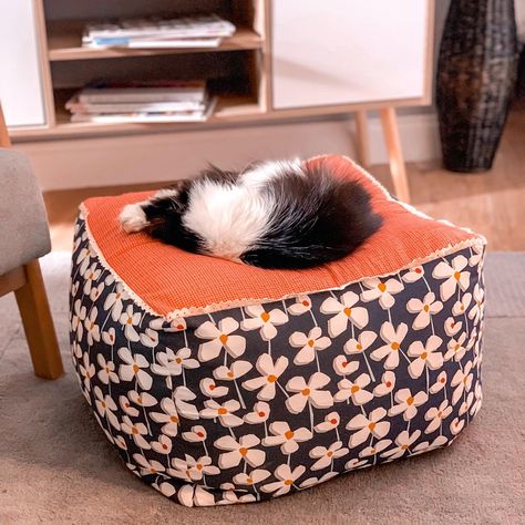 Make this comfy pouffe for your living room to use as a foot rest when you want to relax or even as an extra seat if you have guests. (or if like me, your cat claims it for their own, it can be a very luxurious cat bed...) Here's how you can make your own! #sewingtutorial #howtosew #homedecordiy #sewing Pouffe Sewing Pattern, Sew A Cat Bed, Sewing Cat Bed, Cat Bed Diy Sewing, Diy Pouf Seat, Pet Ottoman, Pouffe Pattern, Cat Bed Pattern, Diy Pouf