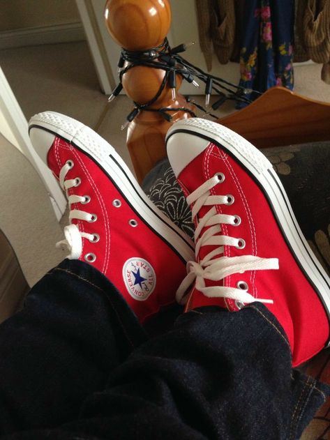 Red Converse Aesthetic, Converse Rouge, Kurt Cobain Style, Cool Converse, Converse 70s, Converse Aesthetic, Red Converse, Cinderella Shoes, Aesthetic Shoes