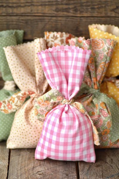 Holiday Hand Towels, Anniversaire Diy, Sew Projects, Costura Diy, Favors Diy, Sewing Party, Pink Gingham, Diy Vintage, Diy Couture