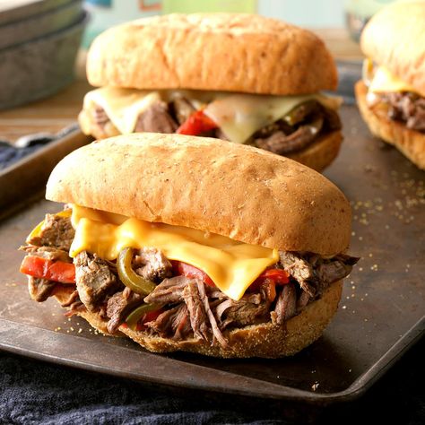 Philly Cheese Sandwiches Sandwich Vegetarian, Hot Sandwich Recipes, Chuck Roast Recipes, Monte Cristo Sandwich, Cheese Sandwich Recipes, Cheese Steak Sandwich, Sandwich Bar, Hot Sandwich, Philly Cheese