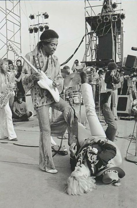 Newport Pop Festival, Devonshire Downs California - June 22, 1969. Jimi Hendrix Woodstock, Woodstock 1969, Rockstar Energy, Jimi Hendrix Experience, Classic Rock Bands, Film Archive, Guitar Solo, Guitar Hero, Rock Legends