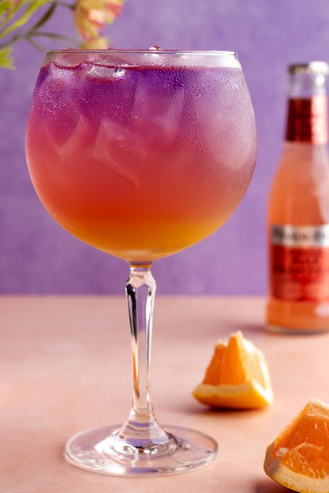 This Empress Gin Cocktail gives such a tropical vibe. You will have the beautiful and refreshing cocktail in just a few minutes with color-changing empress gin, delicious mango juice, and sparkling pink grapefruit juice! Cocktail Recipes Empress Gin, Empress Gin Cocktail, Aesthetic Cocktails, Special Cocktails, Empress Gin, Gin Drink Recipes, Christmas Cocktails Easy, Mango Cocktail, Reception Cocktail