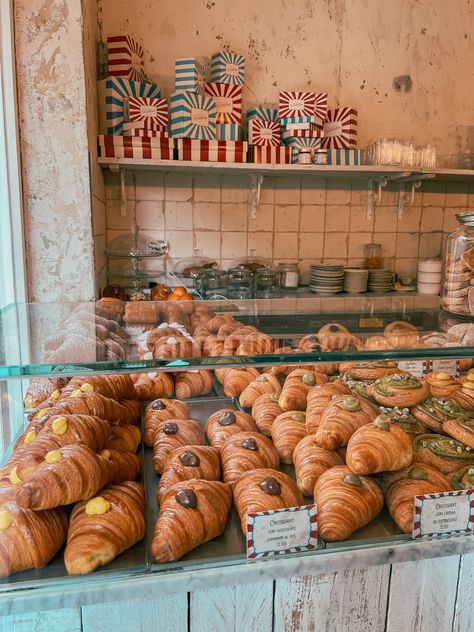 Croissants in Milan Italian Croissant, Italian Patisserie, Italian Cafe Food, Italian Cafe Interior, Italian Christmas Cake, Italy Coffee, Gelato Ice Cream, Italian Bakery, Italian Cafe