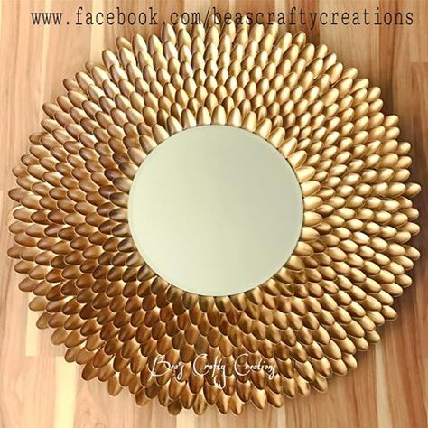 Pista Art, Diy Spoon Mirror, Expensive Home Decor, Spoon Mirror, Ganpati Decoration Theme, Plastic Spoon Crafts, Spoon Crafts, Home Decor Pieces, Shell Mirror