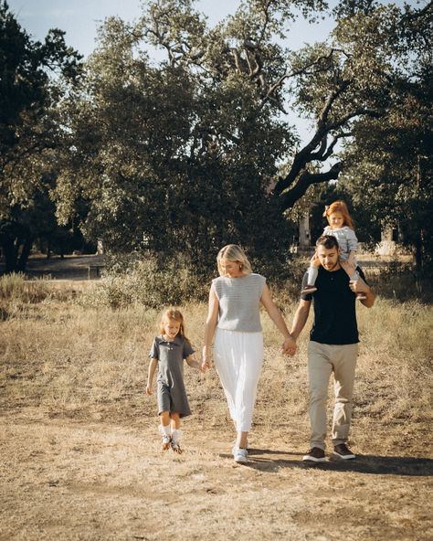 Tender family story🥹#AustinFamilyPhotography #AustinFamilyPhotographer #AustinPortraits #AustinPhotography #FamilyPhotosAustin #AustinTXPhotographer #ATXFamilyPhotographer #AustinLifestylePhotography #TexasFamilyPhotographer #AustinFamilySessions #ATXPhotography #AustinOutdoorPhotography #AustinKidsPhotography #FamilyPhotographerATX #AustinMemories Southern Family Photos, Southern Family, Austin Photography, Family Story, Family Stories, Wardrobe Ideas, Outdoor Photography, Christmas Pictures, Lifestyle Photography