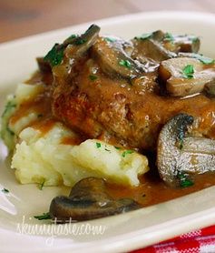 This Skinny Salisbury Stake with Mushroom Gravy looks so good!!! |skinnytaste.com Turkey Salisbury Steak, Salisbury Steak With Mushroom Gravy, Steak With Mushroom Gravy, Mushroom Gravy Recipe, Salisbury Steak Recipes, Salisbury Steak, Mushroom Gravy, Gravy Recipe, Skinny Taste Recipes