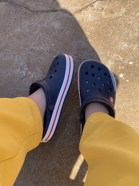 ❤‍🔥 Grunge Shoes, Gents Shoes, Crocs Fashion, Flower Photoshoot, College Fits, Selfie Ideas Instagram, Sewing Projects For Beginners, Cute Selfie Ideas, Crocs Shoes