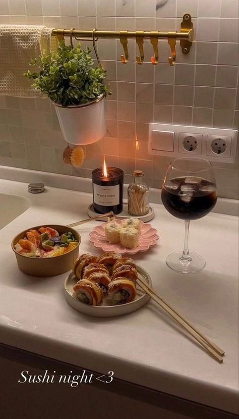 Solo Date, Sushi Dinner, Friday Vibes, Sushi Night, Date Dinner, Pretty Food, Me Time, Aesthetic Food, Good Eats