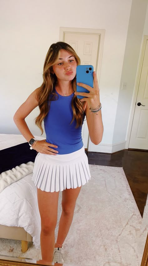 Outfit Inspo Summer Preppy, Preppy Tennis Skirt Outfit, Lululemon Tennis Outfit, Lulu Tennis Skirt Outfit, Tennis Inspired Outfit, Lulu Skirt Outfit Ideas, Gold Hinge Skirt Outfit, Lululemon Tennis Skirt Outfit, Preppy Athletic Outfits