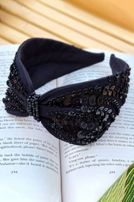 Christmas Headband Diy, Velvet Diy, Sequin Headband, Designer Hair Accessories, Diy Hair Accessories Ribbon, Headband Tutorial, Hair Clips Diy, Headband Black, Headband Jewelry