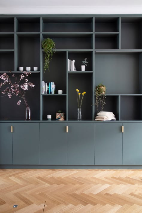 Living Room Units, Built In Shelves Living Room, Living Room Wall Units, Bookshelves In Living Room, Entrance Modern, Bookcase Design, Home Library Design, Bookshelf Design, Farrow And Ball