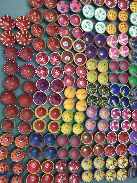 Dipawali Photos, Diya Paintings, Diy Diyas, Diwali Art, Diwali Diyas, Hindu Festival Of Lights, Diya Designs, Diya Decoration Ideas, Diwali Diya Decoration