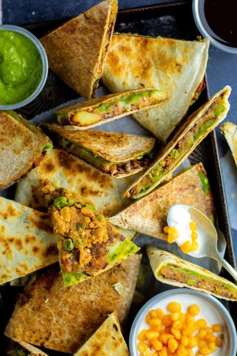 Samosa Appetizers, Samosa Sandwich, Indian Fusion Recipes, Fusion Recipes, Indian Mexican Fusion Food, Samosa Quesadilla, Samosa Filling, Indian Quesadilla, Healthy Samosas