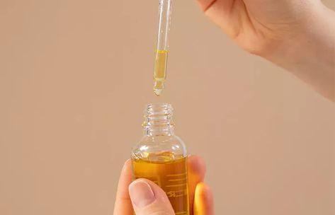 Diy Eye Drops For Dry Eyes, Dry Eyes Remedy Natural Treatments, Diy Eye Drops, Dry Eye Remedies, Dry Eyes Causes, Dry Eye Symptoms, Honey Diy, Dry Skin Remedies, Dry Eye