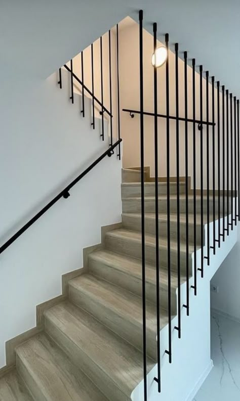 Stairs Handrail Design, Handrail Design For Stairs, Balustrade Ideas Indoor, Stairs Railing Makeover, Stairs Handrail Ideas, Staircase Handrail Design, Stair Handrail Ideas, Metal Banister, Modern Stair Railing Ideas