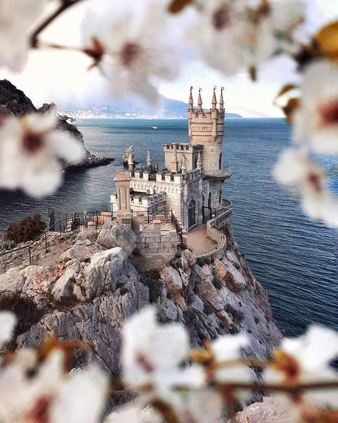 Crimea    #Travel Castle Aesthetic, Water Aesthetic, Fantasy Castle, Beautiful Castles, Abandoned Houses, Pretty Places, Oh The Places Youll Go, Travel Around The World, Tourist Attraction