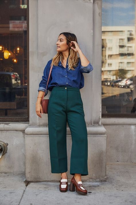 Teal Pants Outfit, Teal Pants, Teal Outfits, Elegant Summer Outfits, Khaki Trench Coat, Wrap Top Blouse, Business Casual Outfits For Women, French Girl Style, Green Outfit