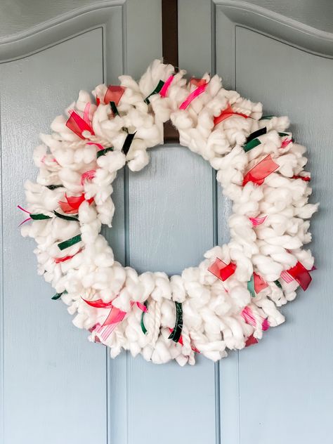 Anthro Yarn Wreath Dupe - Kozy and Co Yarn Loop Wreath, Winter Wreaths For Front Door Diy, Diy Wreaths For Front Door Christmas, Yarn Wreath Christmas, Yarn Wreath Diy, Loop Yarn Wreath, Christmas Yarn Wreaths, Macrame Wreath, Boho Yarn