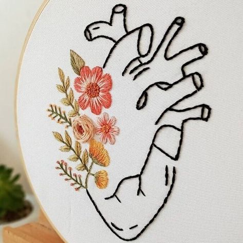 Hand Embroidery Heart, Heart With Flowers, Embroidery Heart, Embroidery Hoop Art Diy, Clothes Embroidery Diy, Embroidery Hearts, Hand Embroidery Patterns Flowers, Diy Embroidery Patterns, Hand Embroidery Tutorial