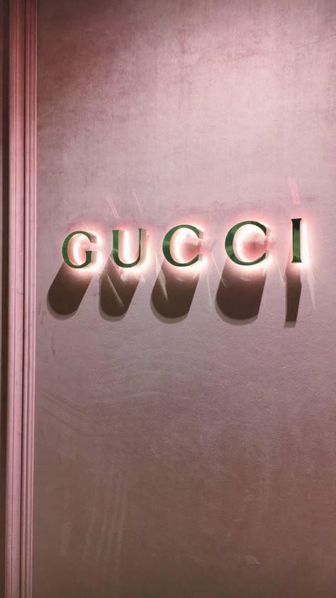 Gucci Wallpaper, Collage Mural, Wallpaper Retro, Bedroom Wall Collage, Wallpaper Pastel, Neon Wallpaper, Pastel Pink Aesthetic, Picture Collage Wall, Trendy Wallpaper