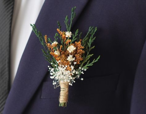 Boutonnières/Wedding Boutonniere/Dry Flower Boutonniere/Mini Dried Flower Bouquet/Dried Boutonniere/Pine Branches Boutonniere Material: Pampas Grass, Fern leaf,Gypsophila,Rabbit grass,maybe more This is a mini item,about 10-12 cm height. Dried flowers are natural flowers that have been processed with a revolutionary technology to maintain their fresh appearance for several months or even years. The substance used in the preservation process are non-toxic, non-corrosive, non-carcinogenic, non-exp Nontraditional Boutonniere, Diy Dried Flower Boutonniere, Pine Boutonniere, Boutinere Ideas Groomsmen, Forest Wedding Bouquet, Diy Boutonniere Wedding, Dried Boutonniere, Fall Boutonniere, Dried Flower Boutonniere