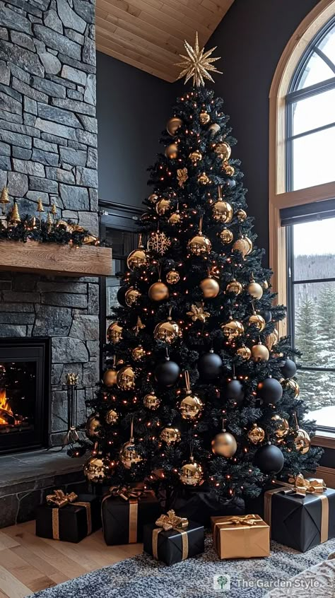 Top Black Christmas Tree Decorations for a Stylish Holiday Look - The Garden Style Black And Gold Christmas Tree, Black Christmas Tree Decorations, Black And Gold Christmas, Black Christmas Decorations, Luxury Christmas Decor, Christmas Tree Inspo, Christmas Tree Decorating Themes, Modern Christmas Tree, Elegant Christmas Trees